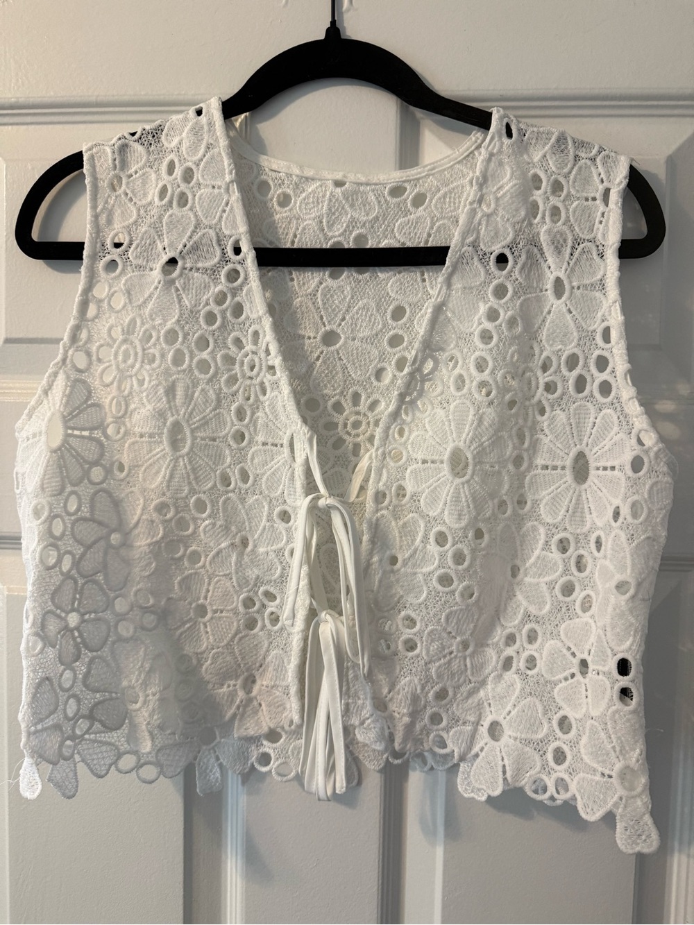 SHEIN White Floral Crochet Tie-Front Camisole Vest